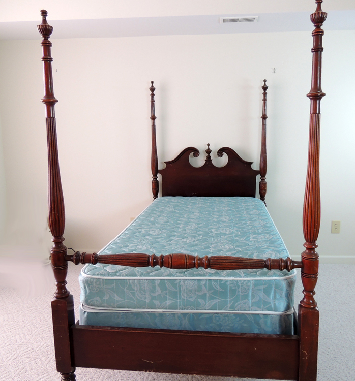 Vintage Four Poster Twin Bed