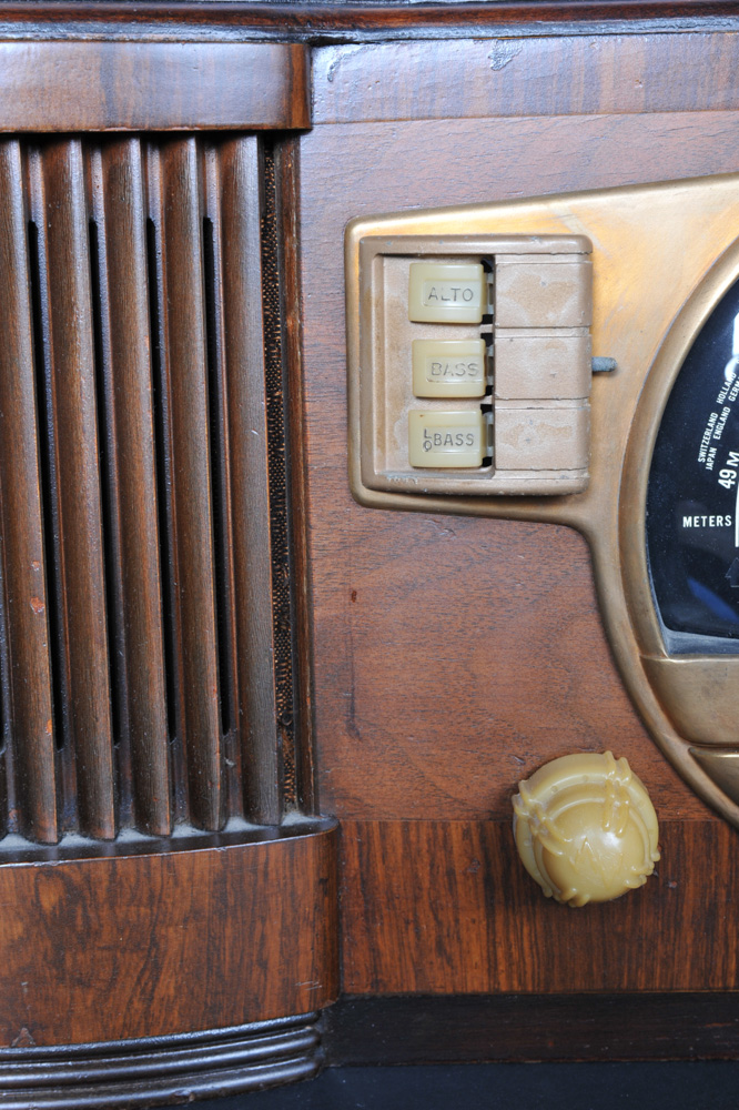 Circa 1940s Zenith Console Radio