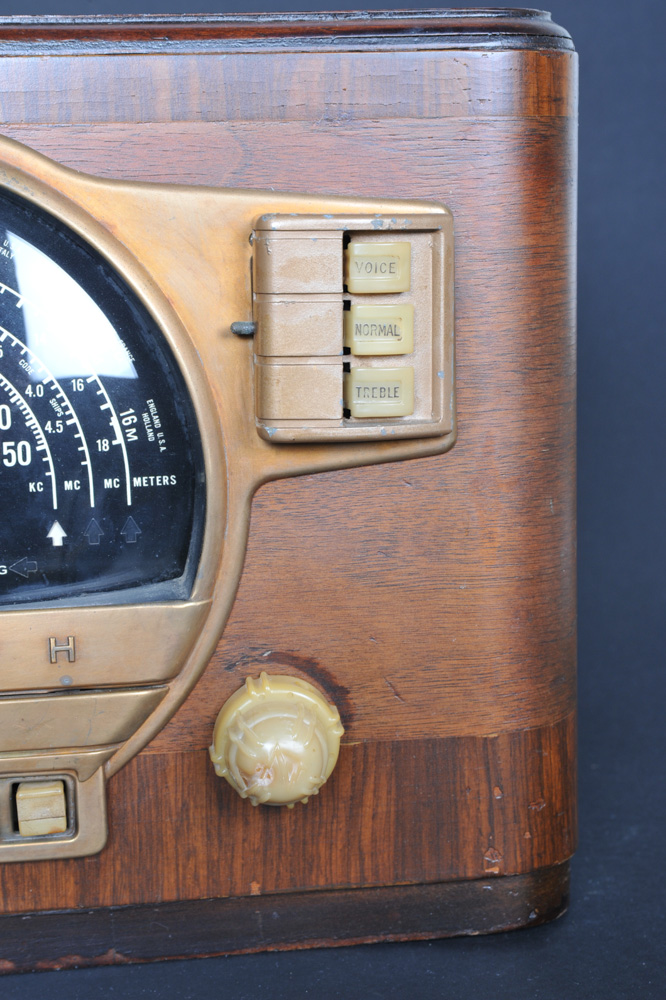 Circa 1940s Zenith Console Radio