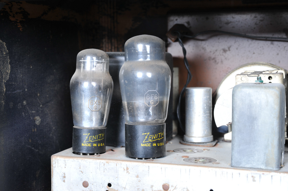Circa 1940s Zenith Console Radio
