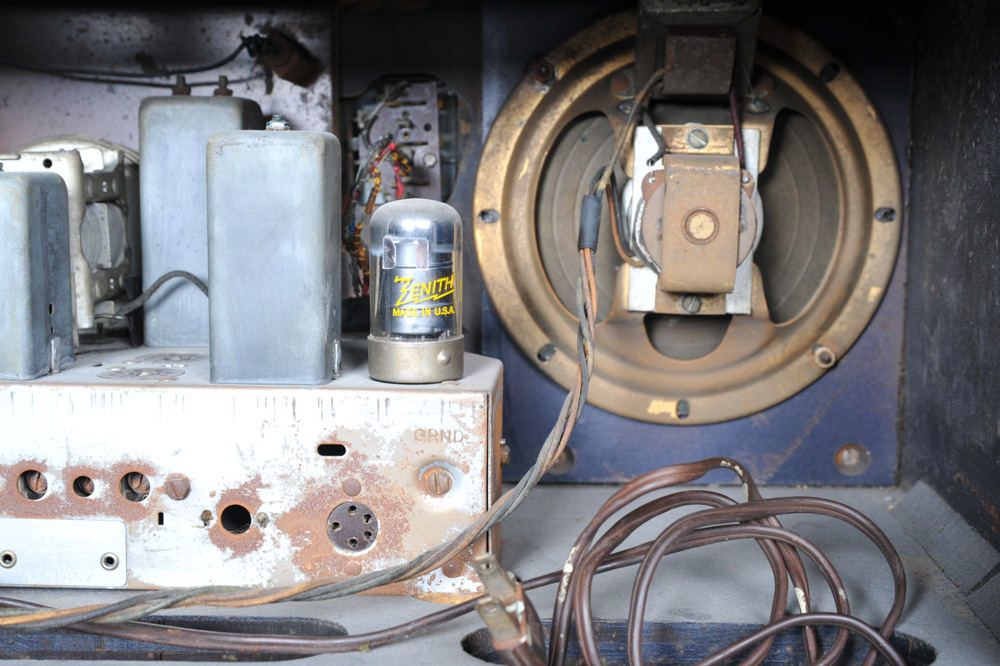 Circa 1940s Zenith Console Radio