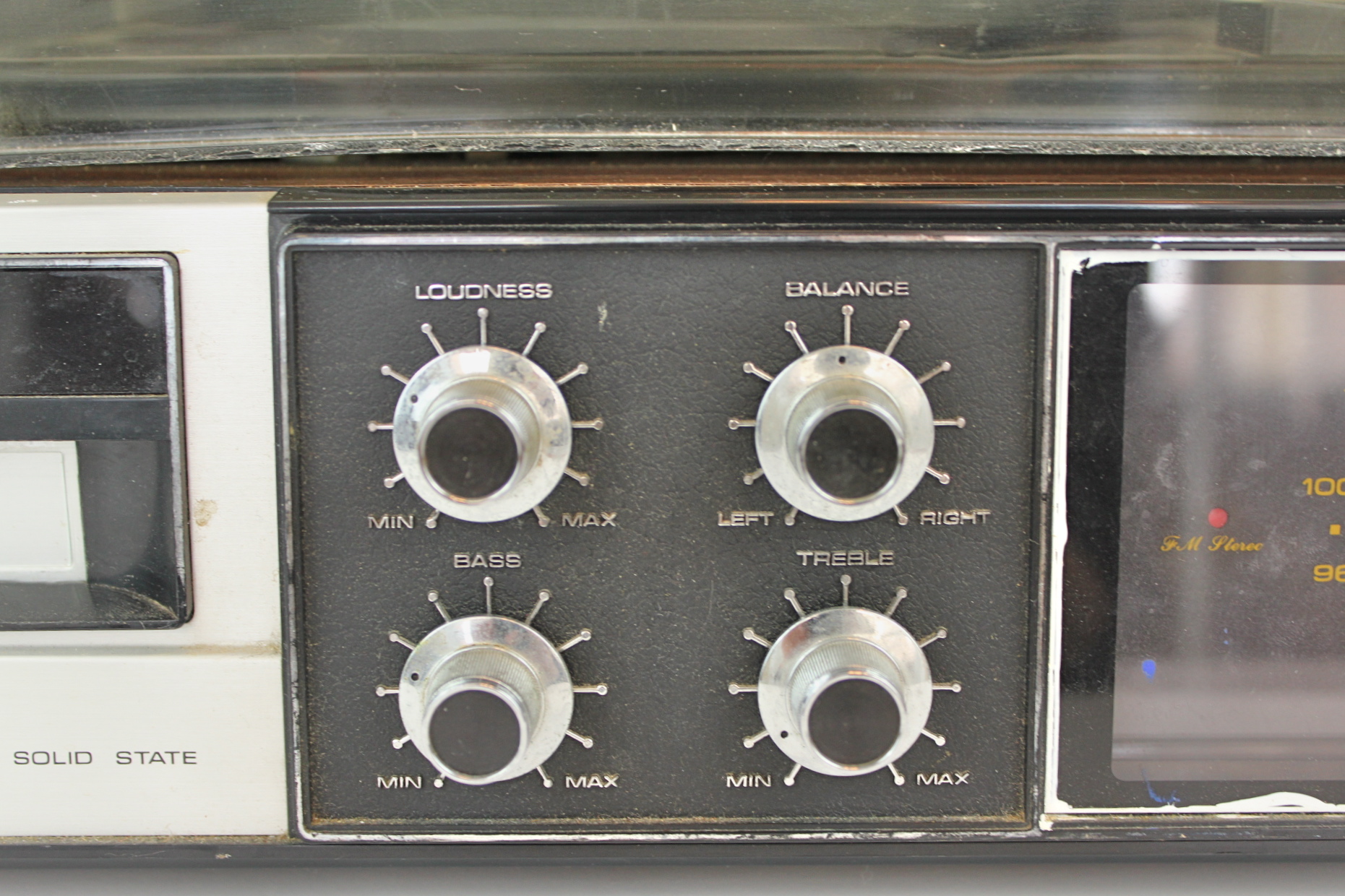 DYN Solid State Receiver Turntable & Speakers