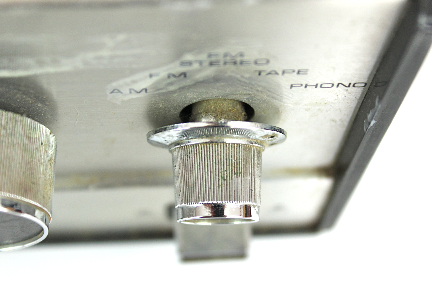 DYN Solid State Receiver Turntable & Speakers