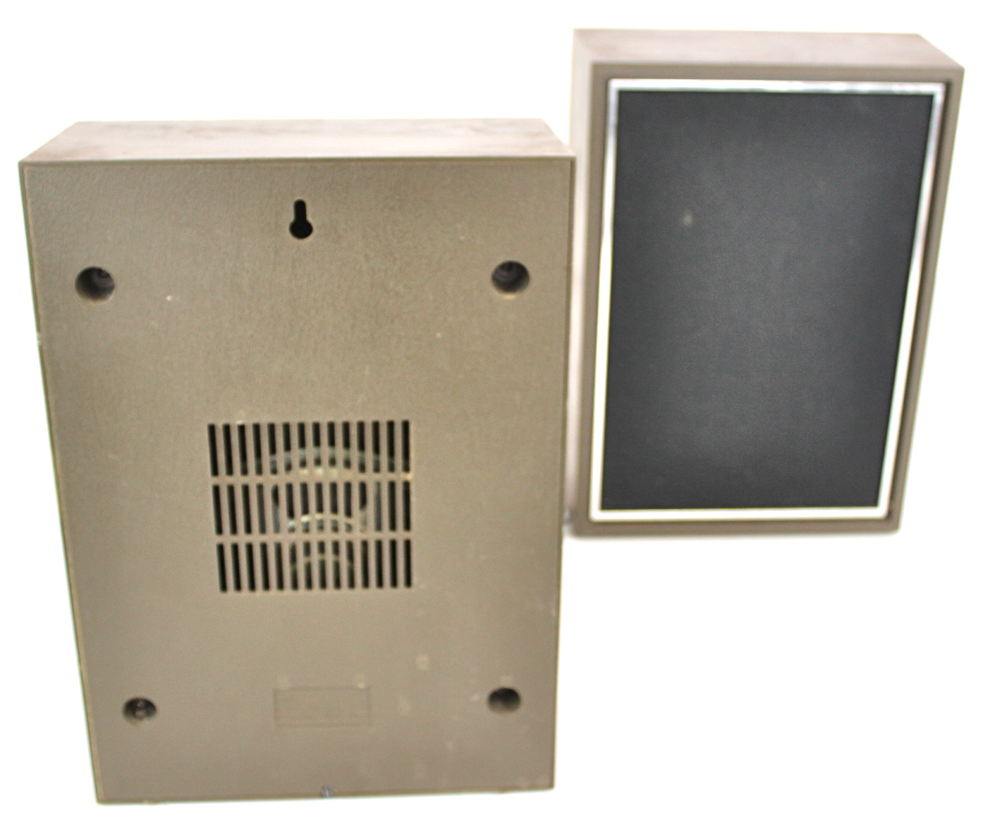 DYN Solid State Receiver Turntable & Speakers