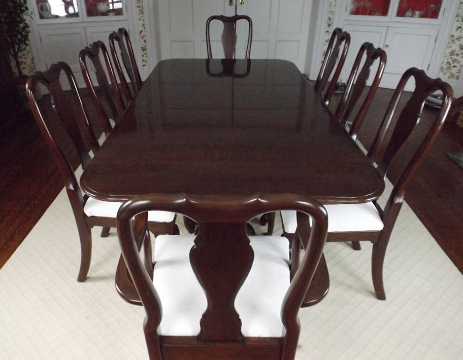 Gorgeous Ethan Allen Mahogany Dining Table and Eight Chairs