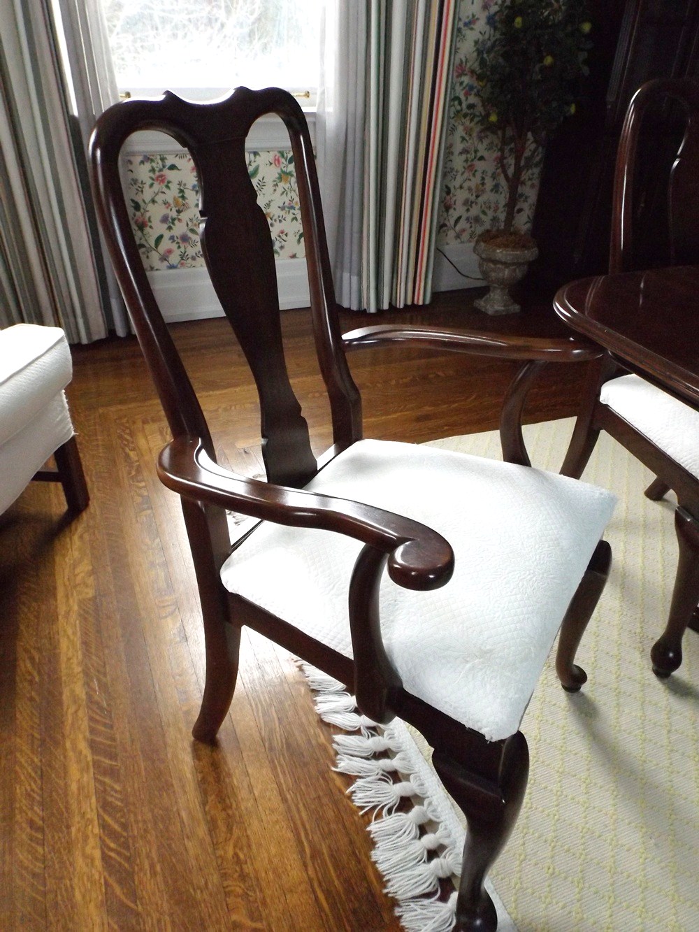 Gorgeous Ethan Allen Mahogany Dining Table and Eight Chairs