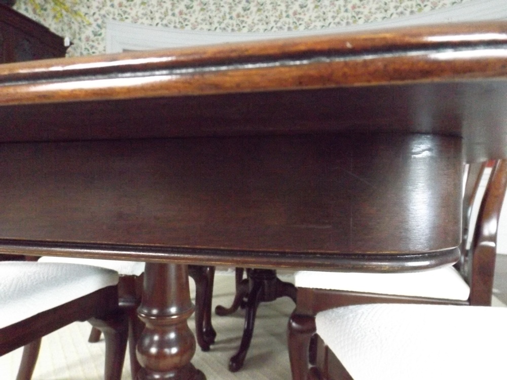 Gorgeous Ethan Allen Mahogany Dining Table and Eight Chairs