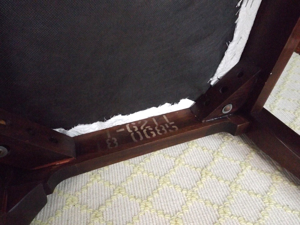 Gorgeous Ethan Allen Mahogany Dining Table and Eight Chairs