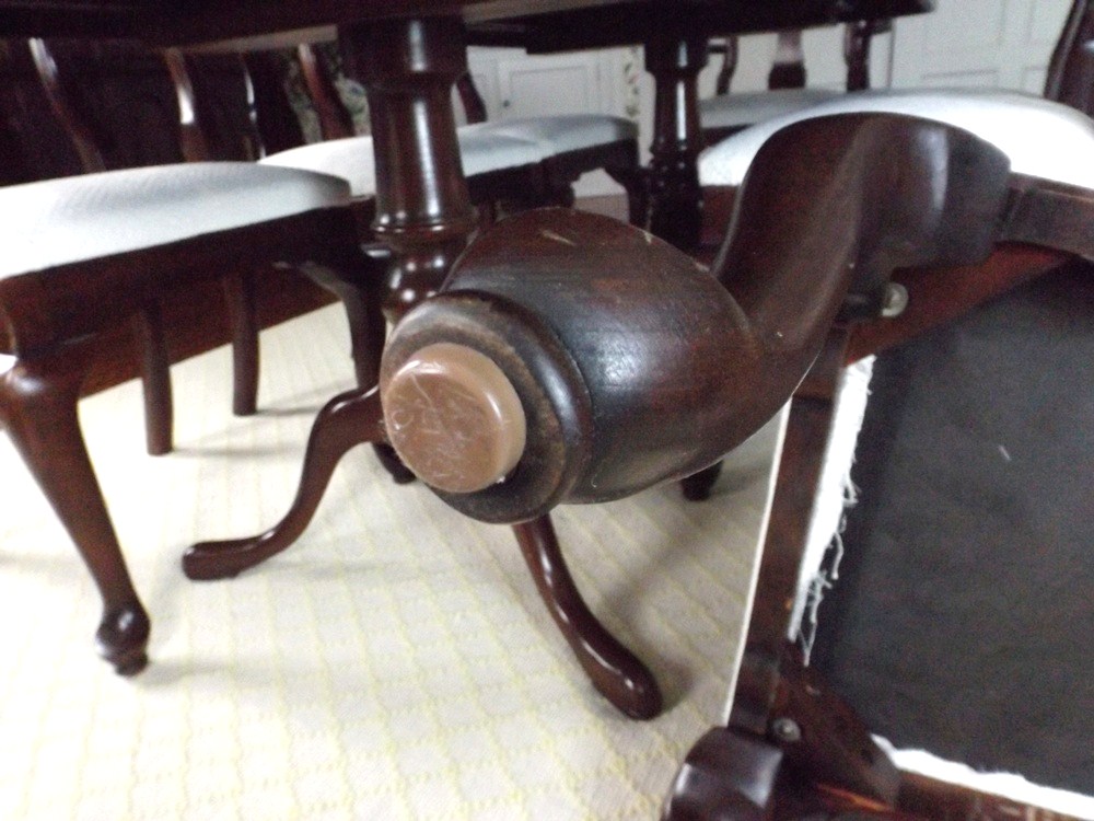 Gorgeous Ethan Allen Mahogany Dining Table and Eight Chairs