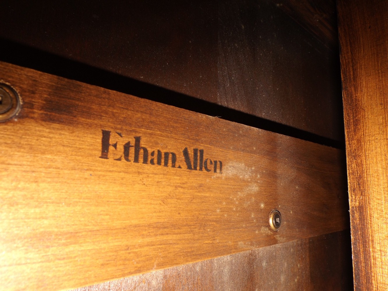 Gorgeous Ethan Allen Mahogany Dining Table and Eight Chairs