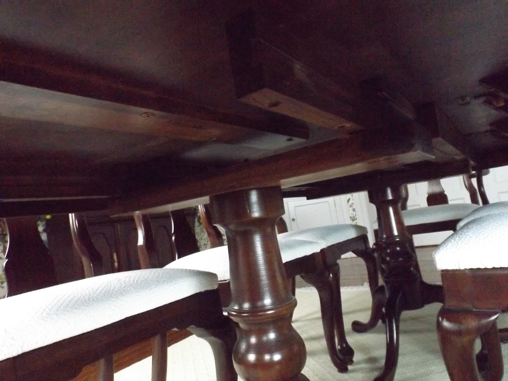 Gorgeous Ethan Allen Mahogany Dining Table and Eight Chairs