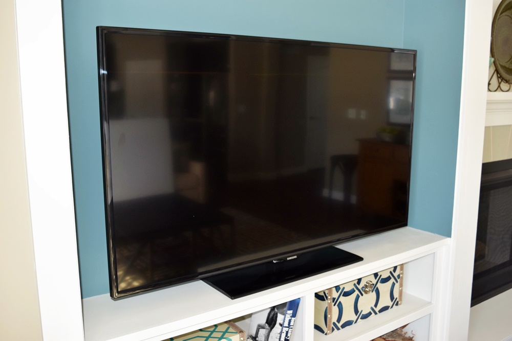 Samsung LED TV, Model UN55EH6000FXZA with Remote and Blue Ray