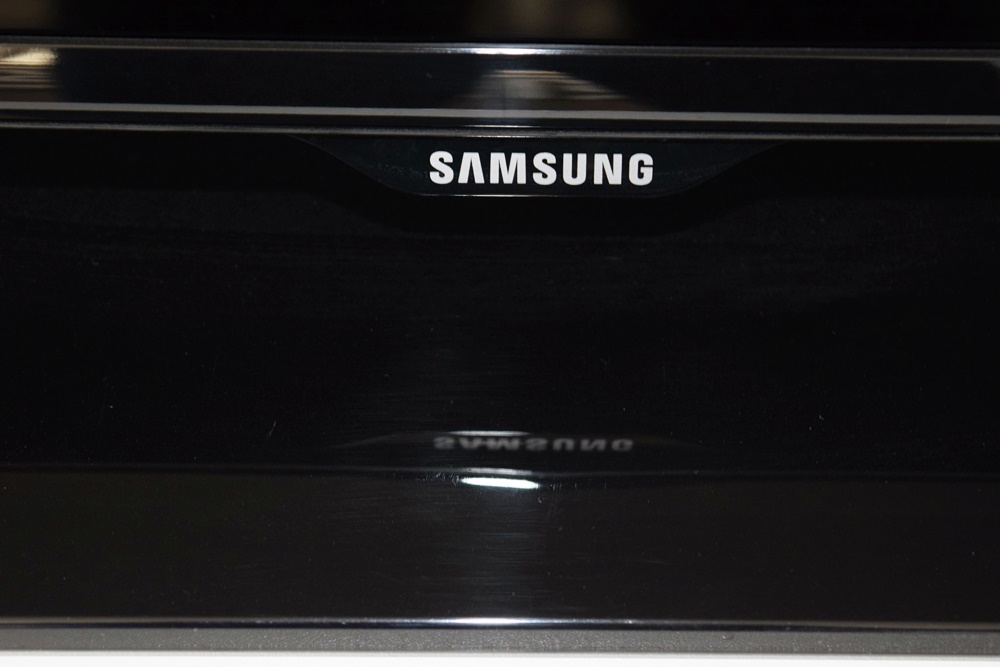 Samsung LED TV, Model UN55EH6000FXZA with Remote and Blue Ray