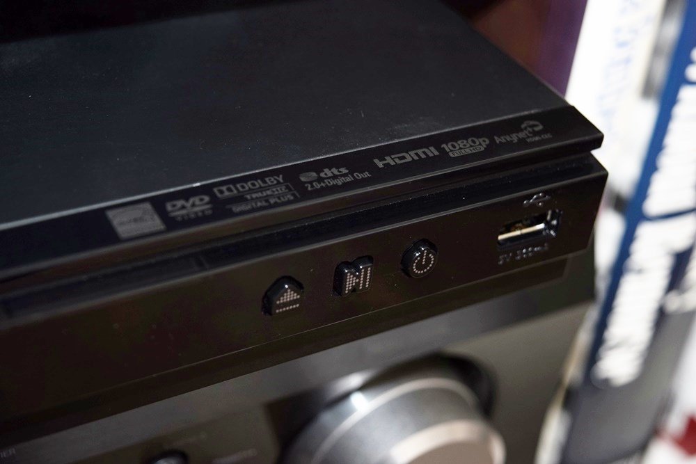 Samsung LED TV, Model UN55EH6000FXZA with Remote and Blue Ray