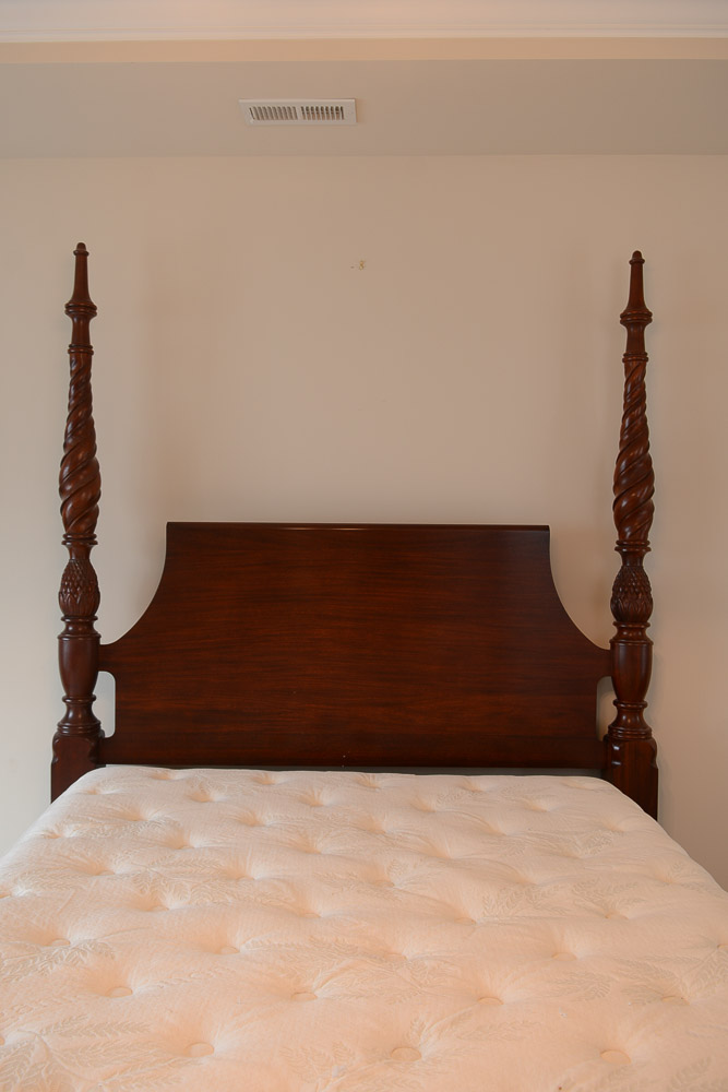 Crescent Furniture Pineapple Planters Poster Bed