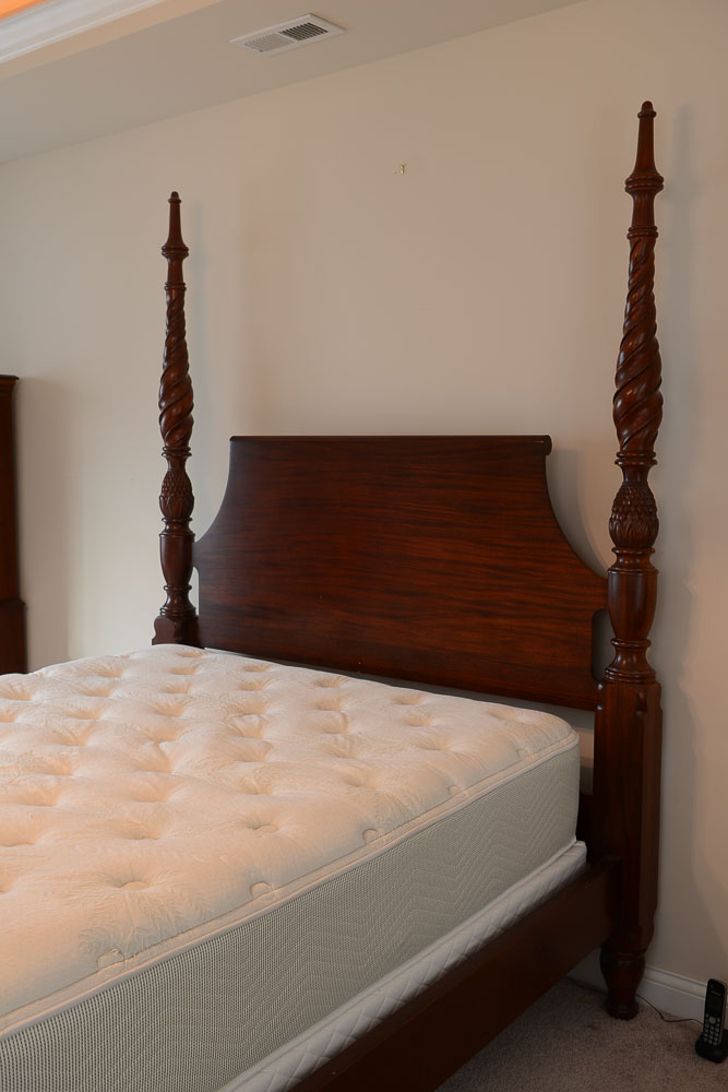 Crescent Furniture Pineapple Planters Poster Bed