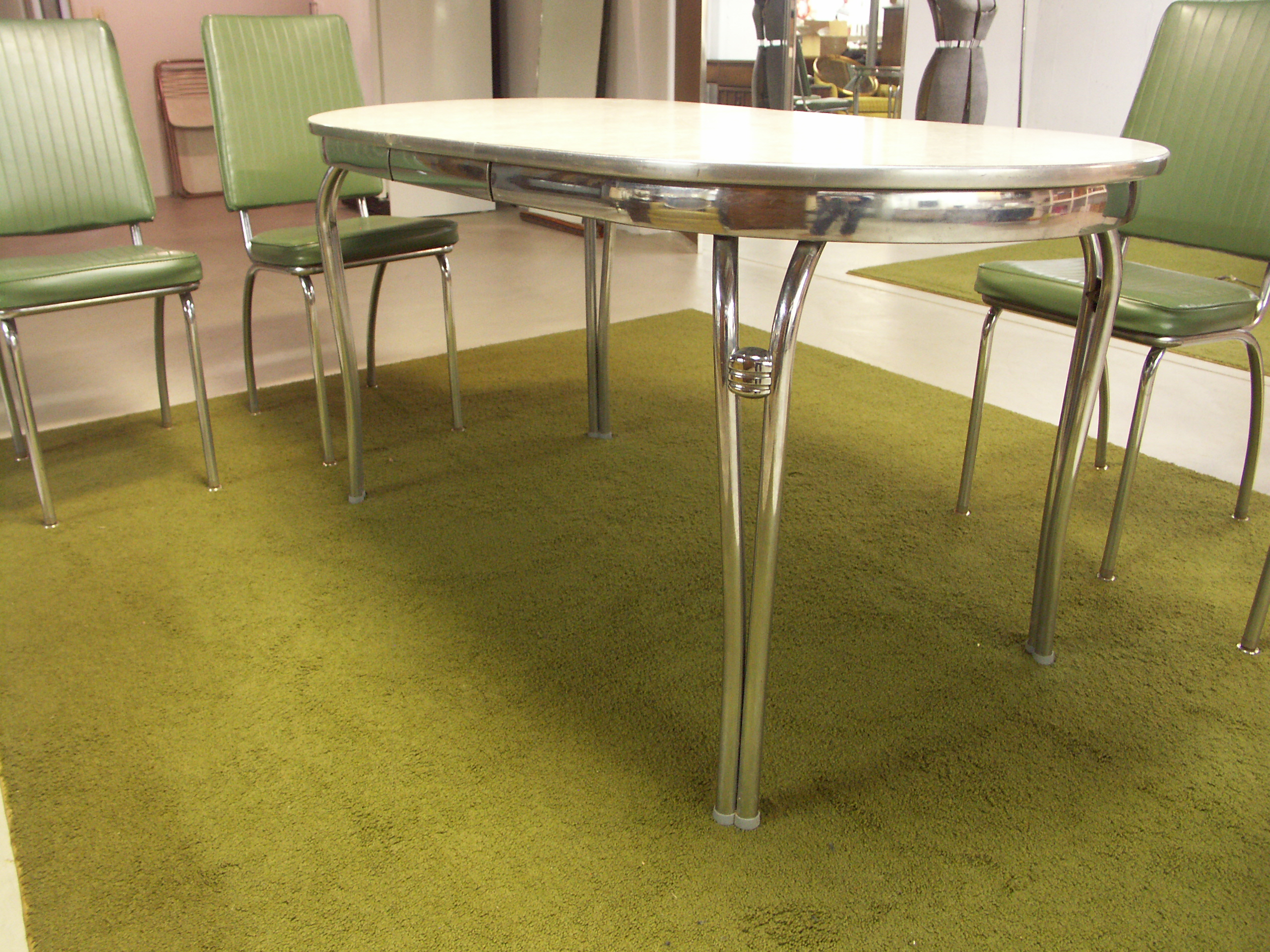 1950's Retro Howell Chrome Table and Four Chairs EBTH