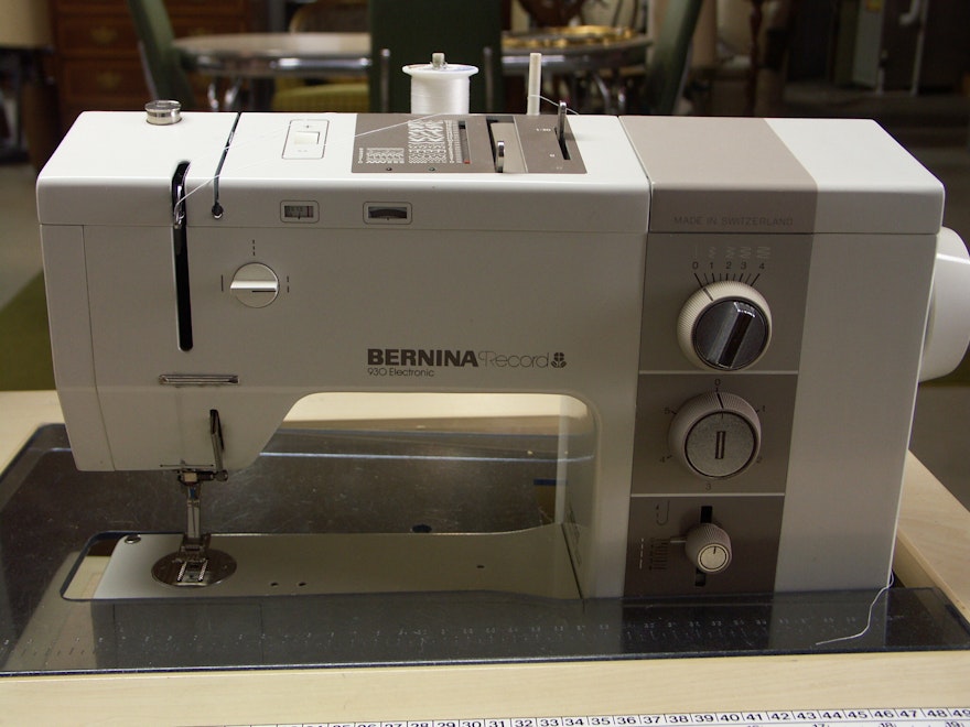 Bernina Record 930 Electronic Sewing Machine and Cabinet