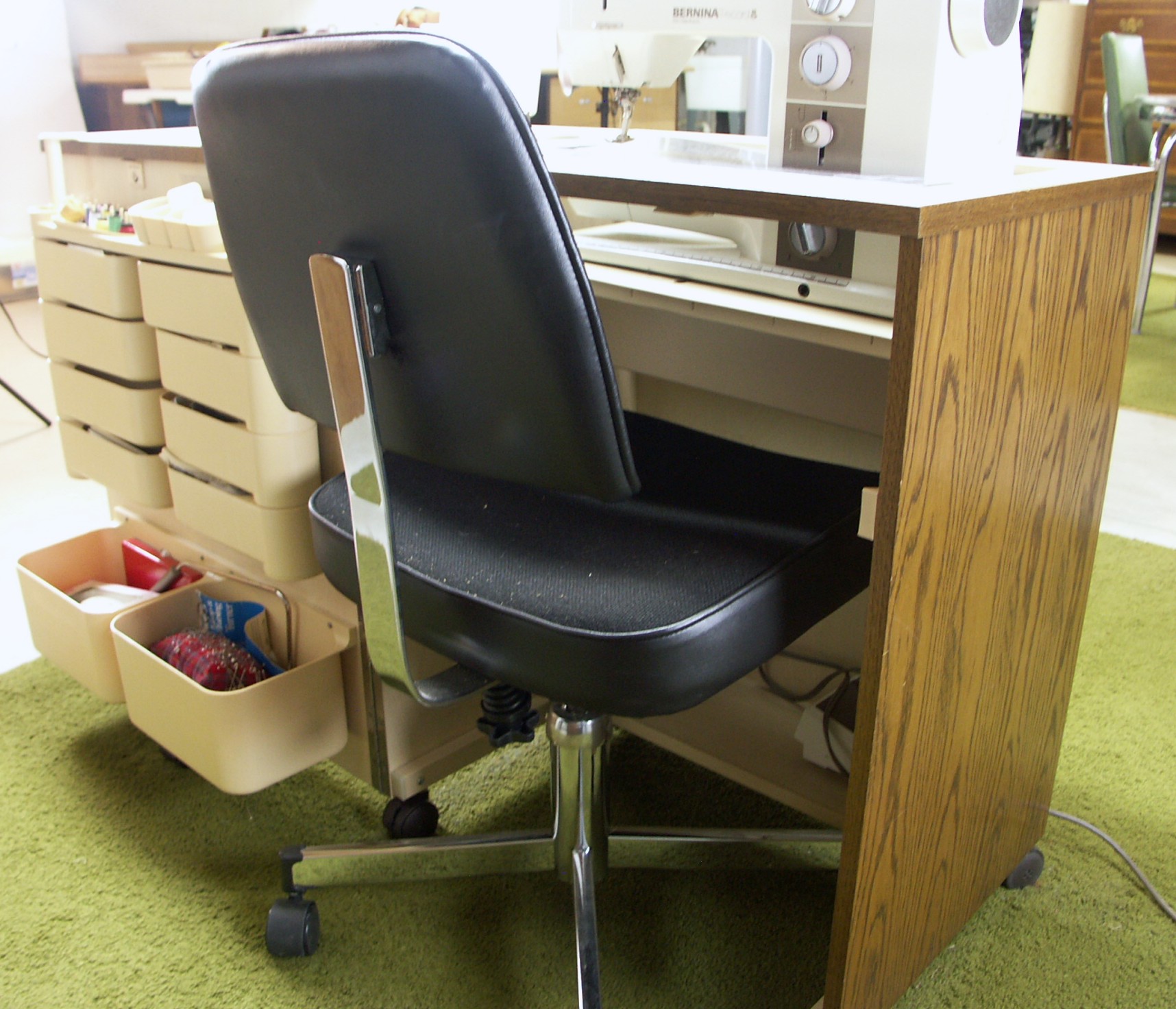 Bernina Record 930 Electronic Sewing Machine and Cabinet