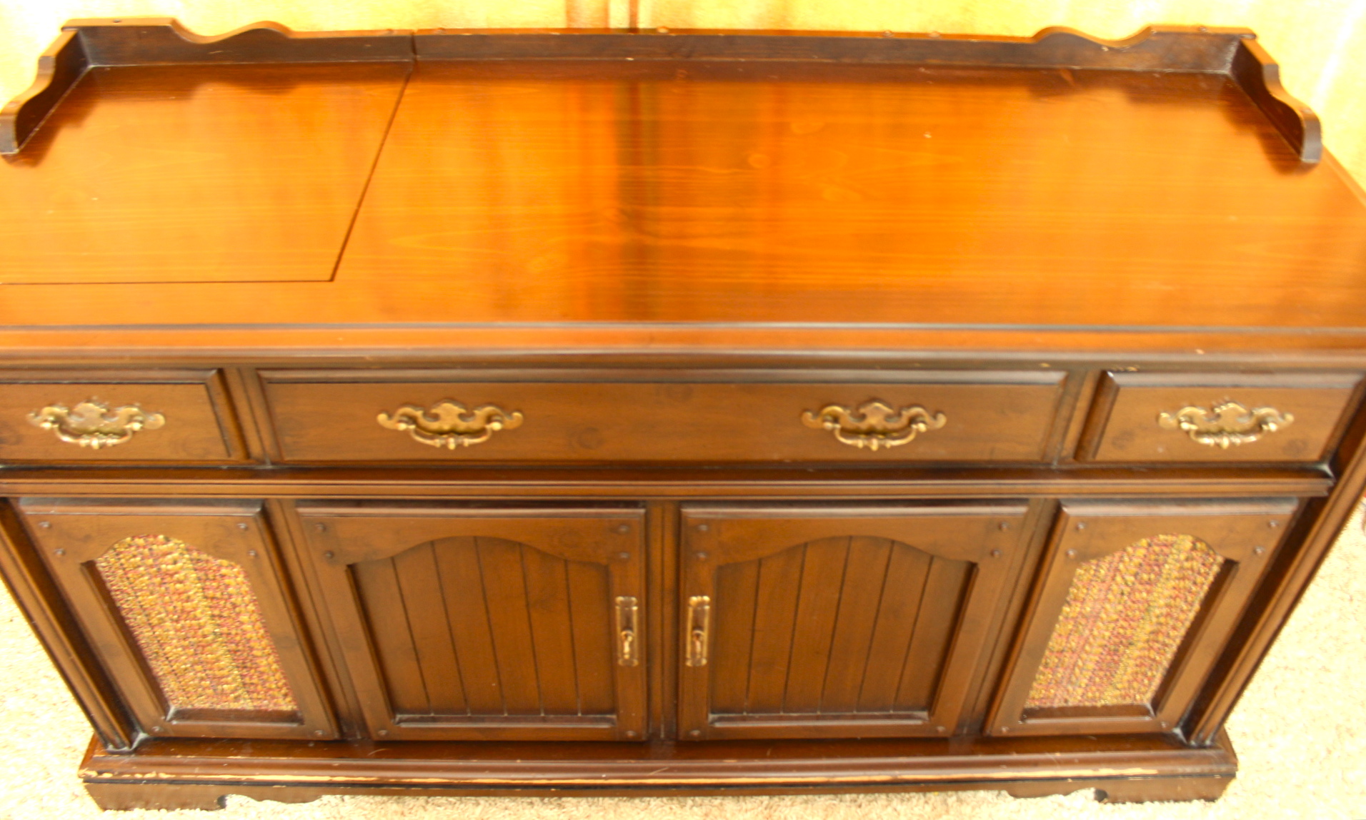 Vintage Magnavox Stereo Turntable Console