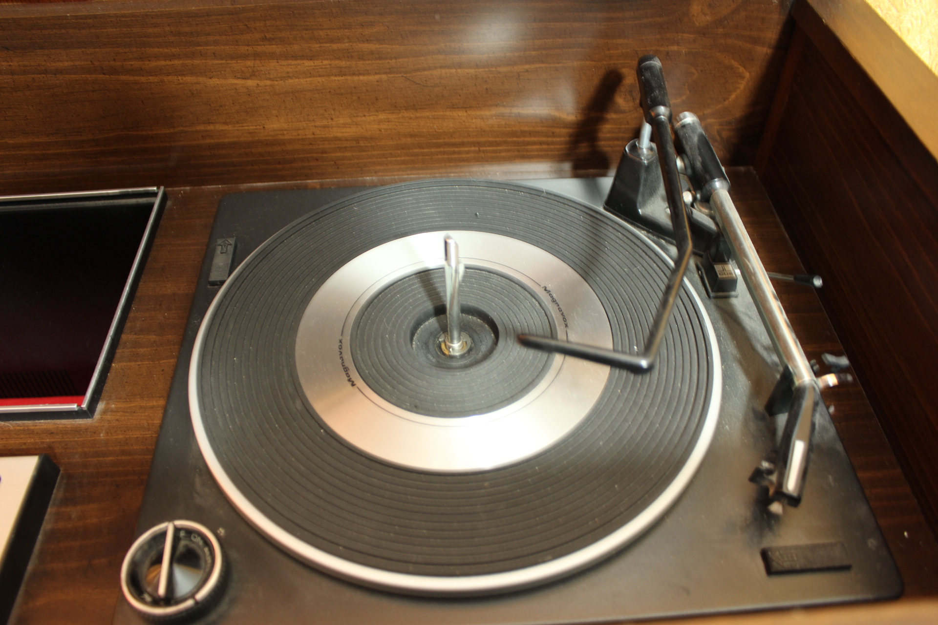 Vintage Magnavox Stereo Turntable Console