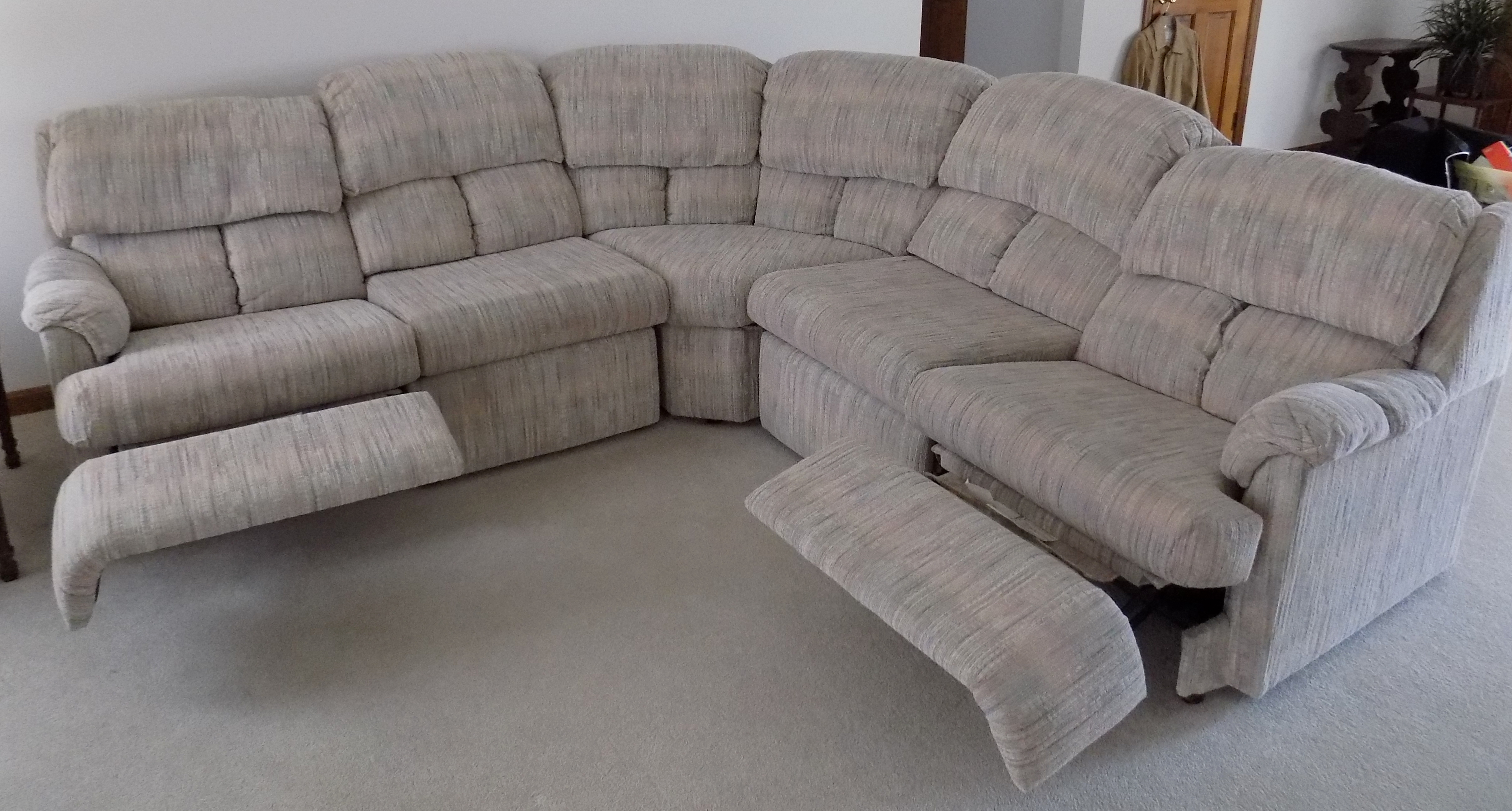 PeopLoungers Reclining Sectional Sofa