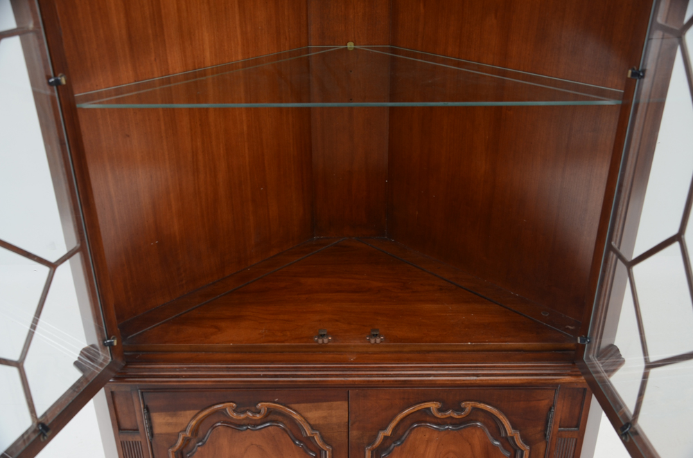 Thomasville Corner China Hutch Cabinet