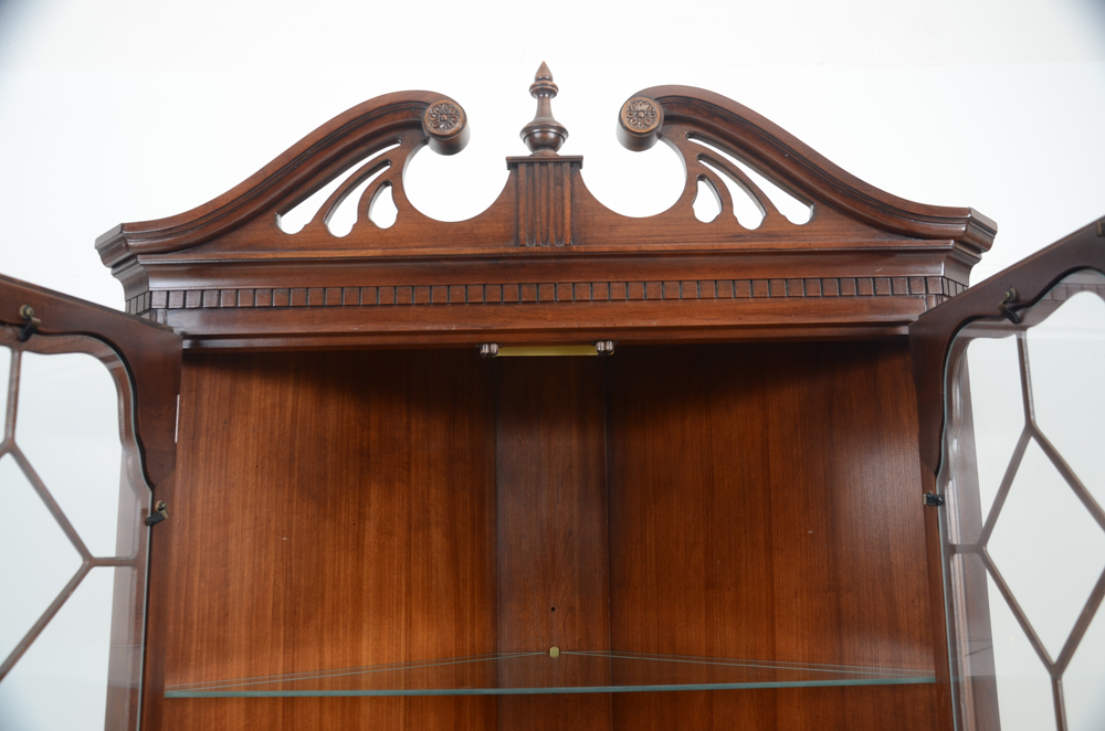 Thomasville Corner China Hutch Cabinet