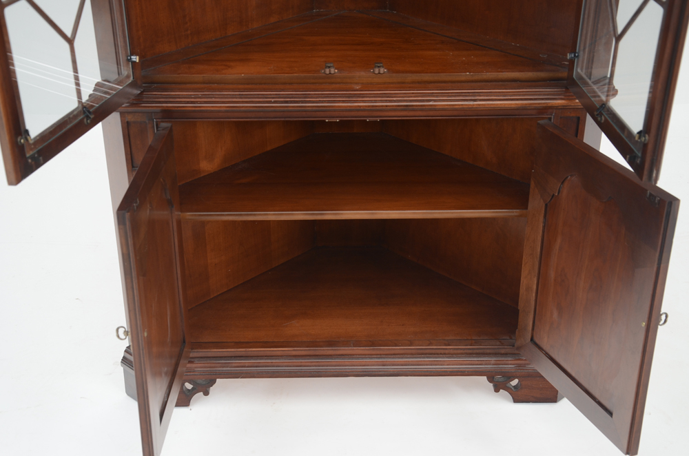 Thomasville Corner China Hutch Cabinet