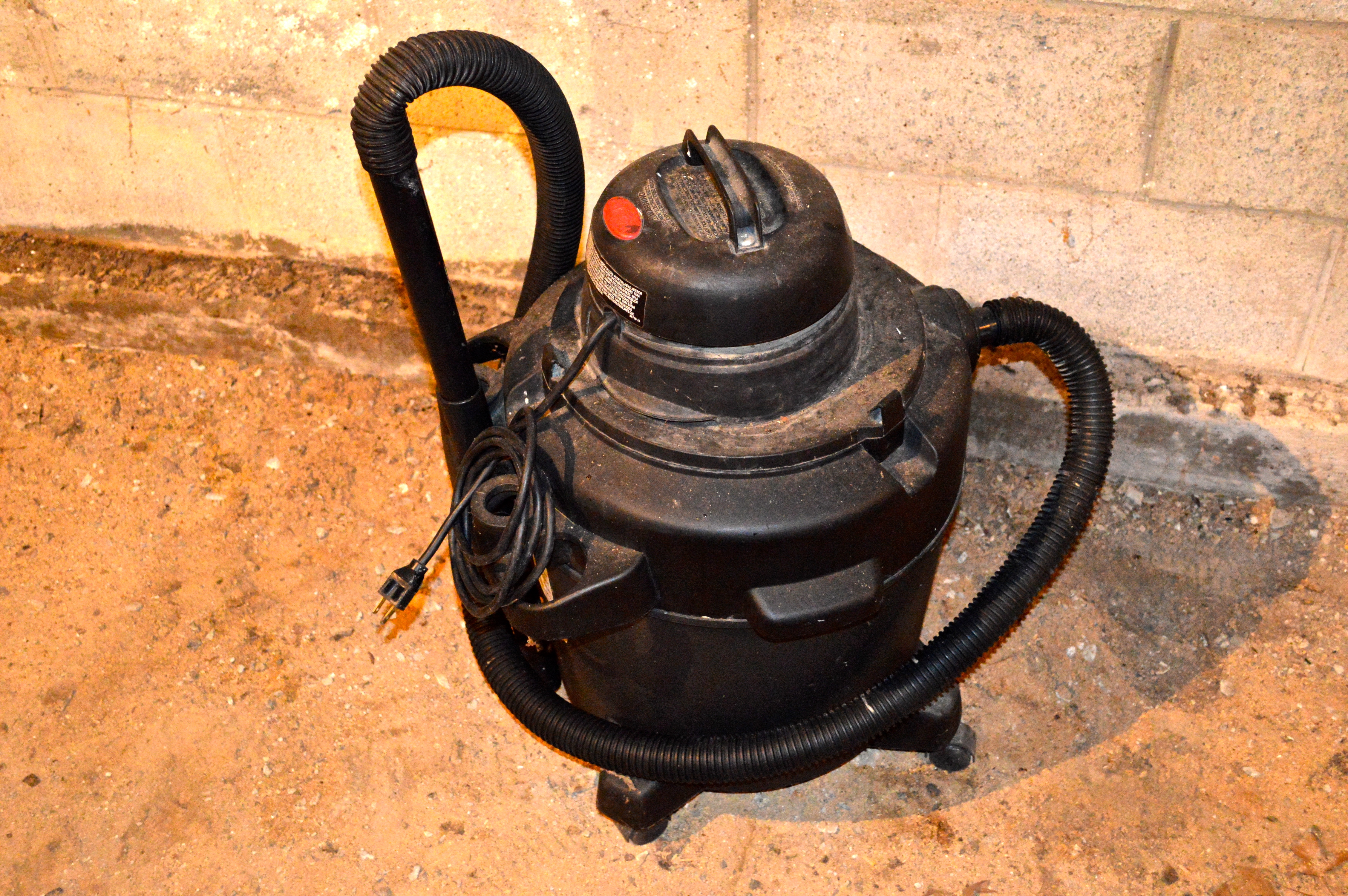 QSP Quiet 12-Gallon Shop-Vac