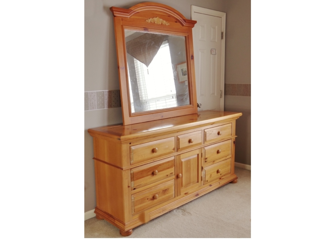 Broyhill fontana store dresser with mirror