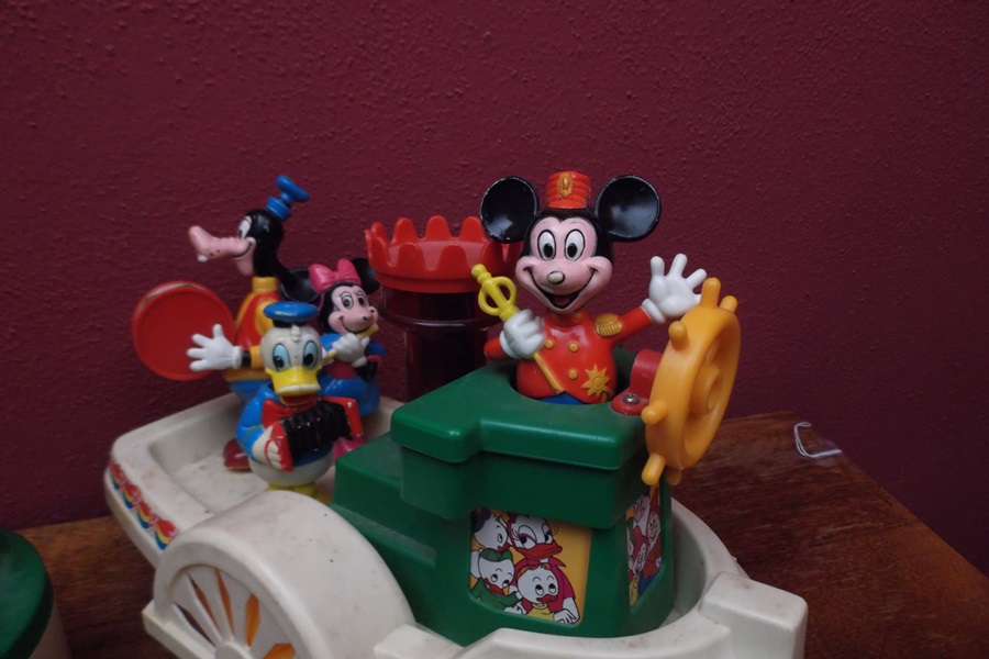 1981 Playworld Disney Showboat Toy