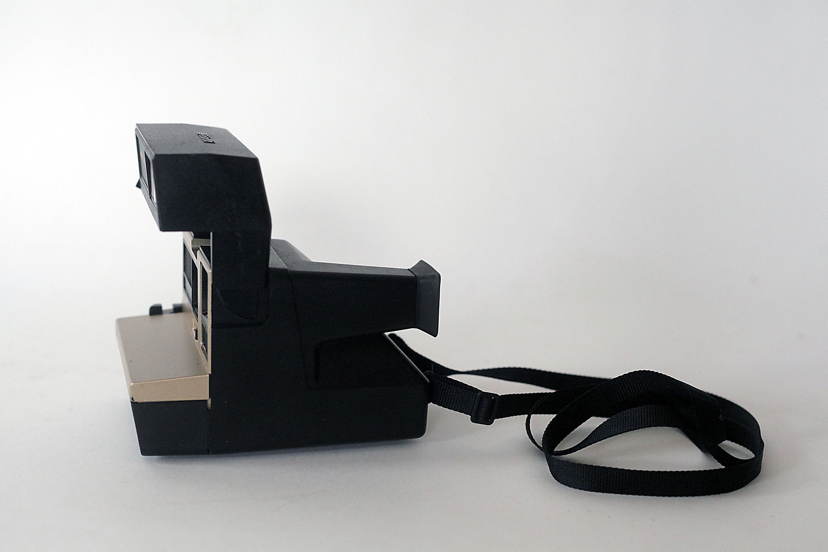 Polaroid Sun 600 SE Camera