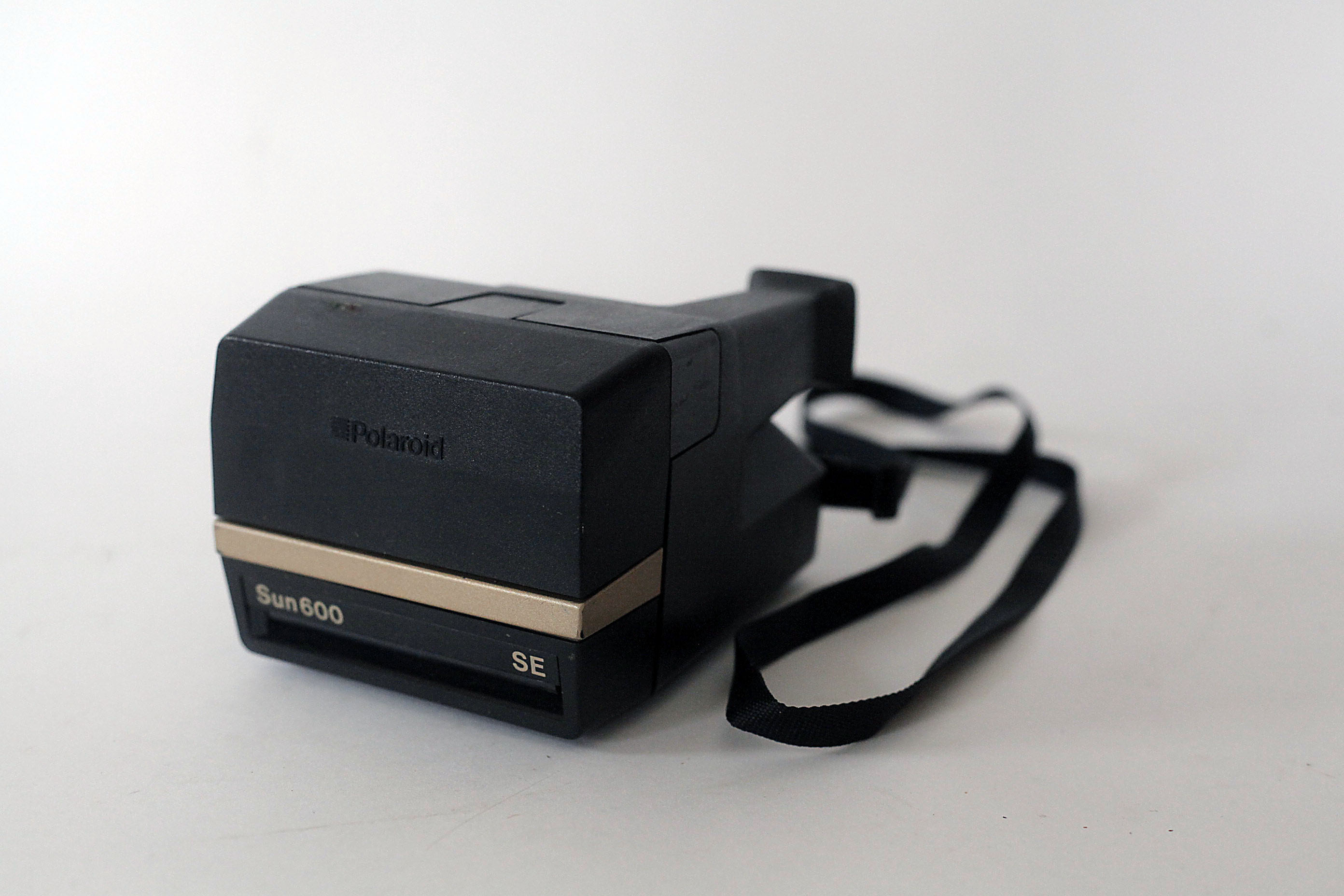 Polaroid Sun 600 SE Camera