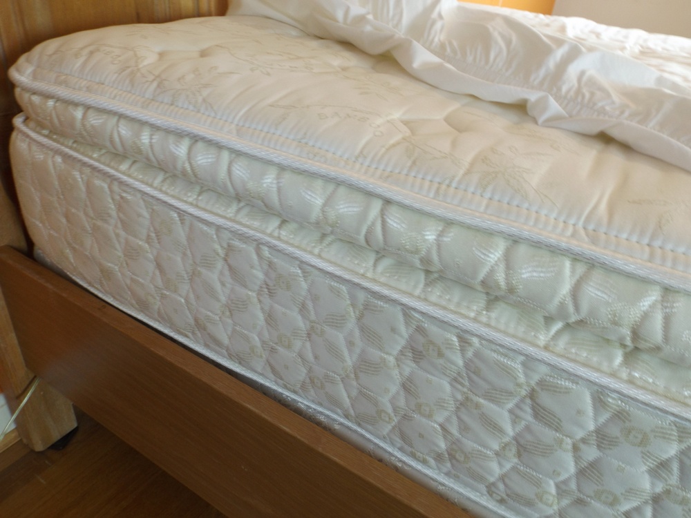 Thomasville American Revival Oak Bed Set, Queen Size