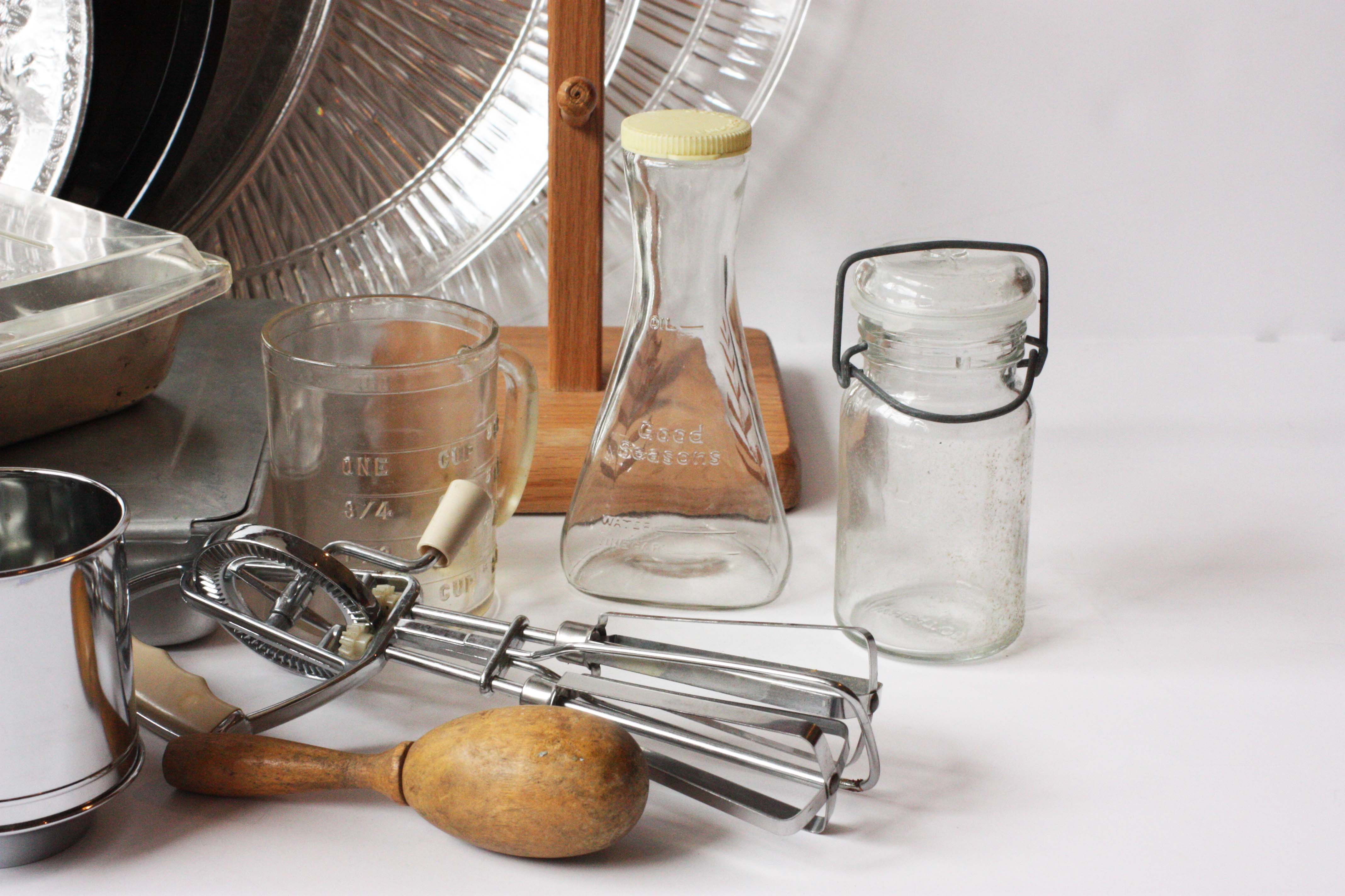 Assortment of Kitchen Items