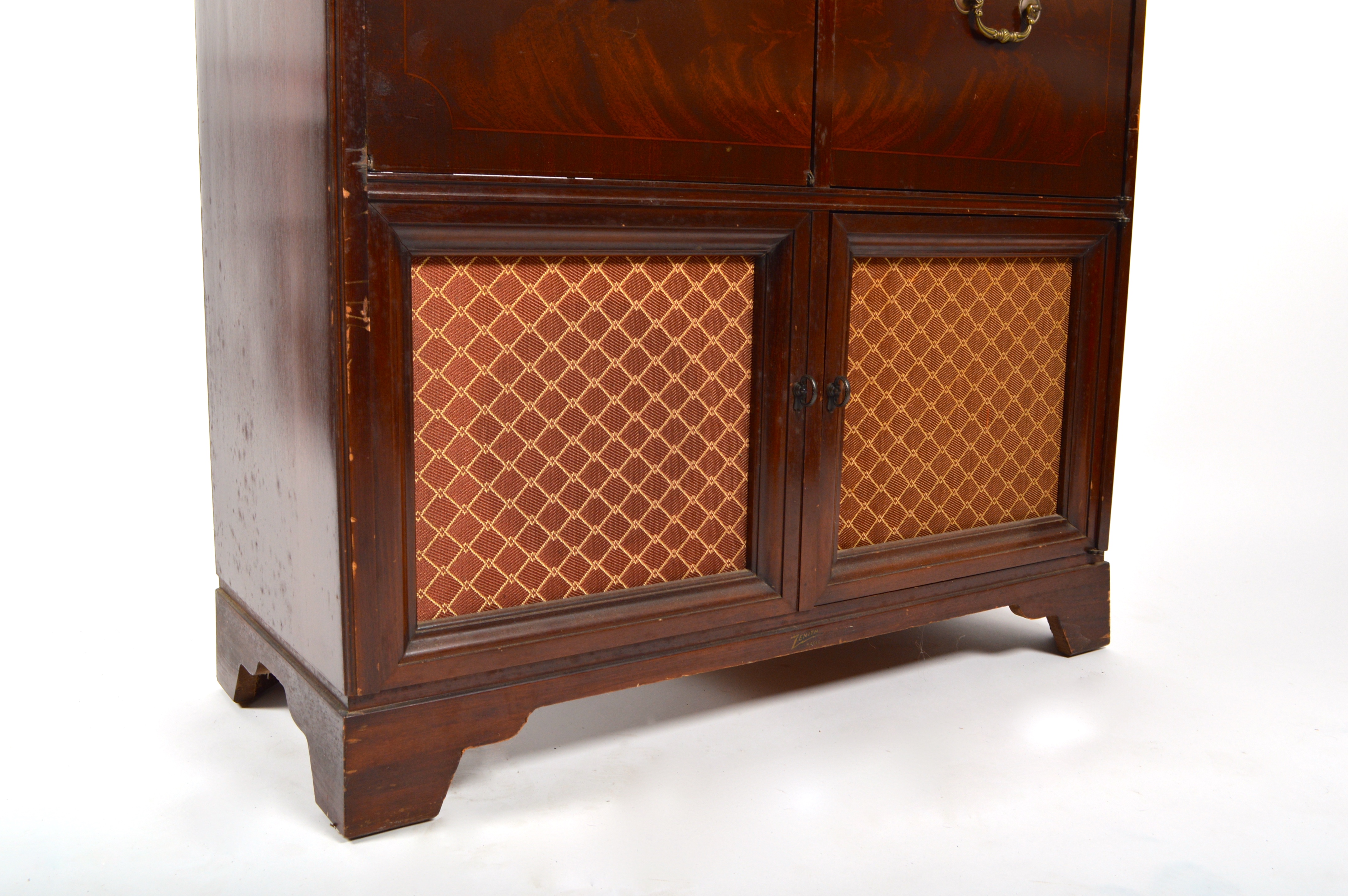 1950s Zenith Cobramatic Turntable And Radio Cabinet