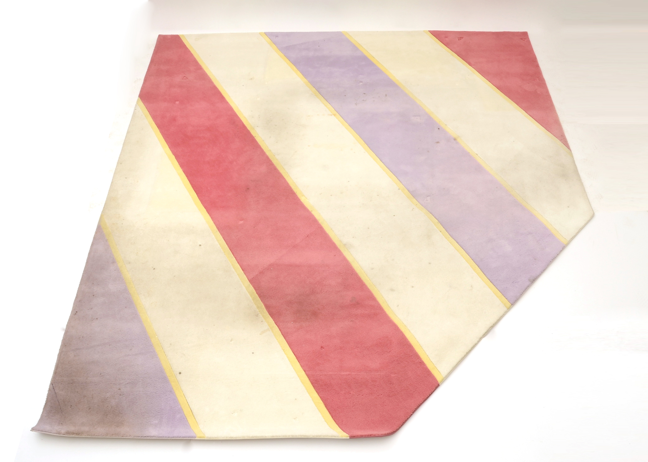 Area Rug in Cream with Rose Border