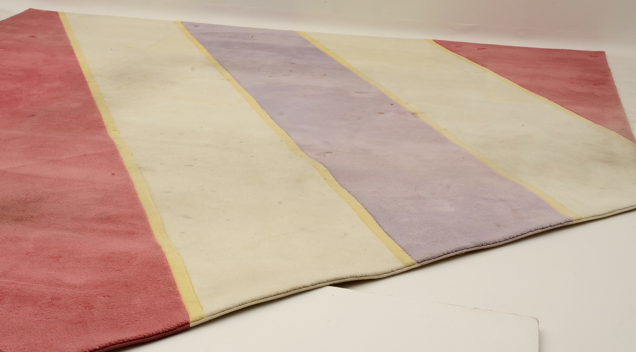 Area Rug in Cream with Rose Border