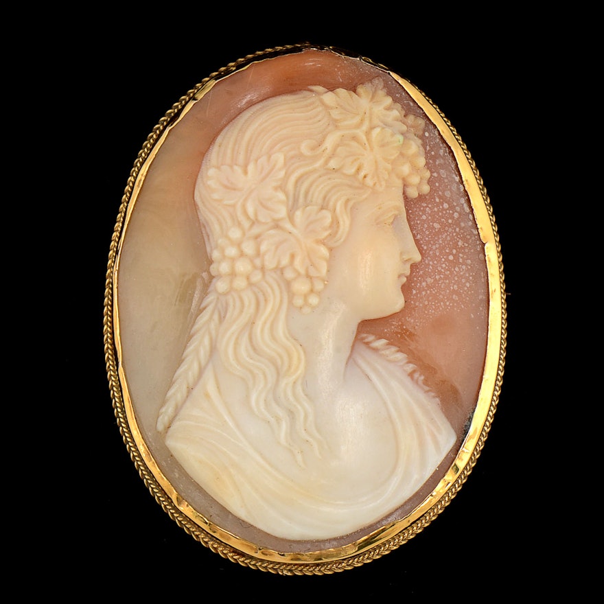 Victorian Carved Cameo Brooch/Pendant