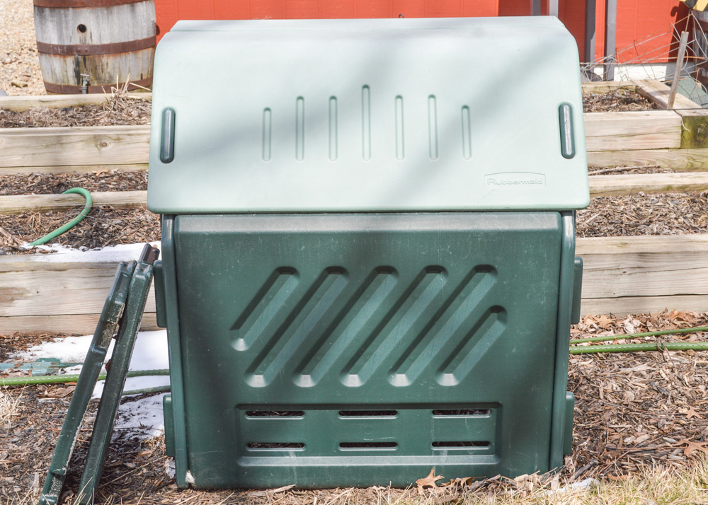 Rubbermaid Composting Bin
