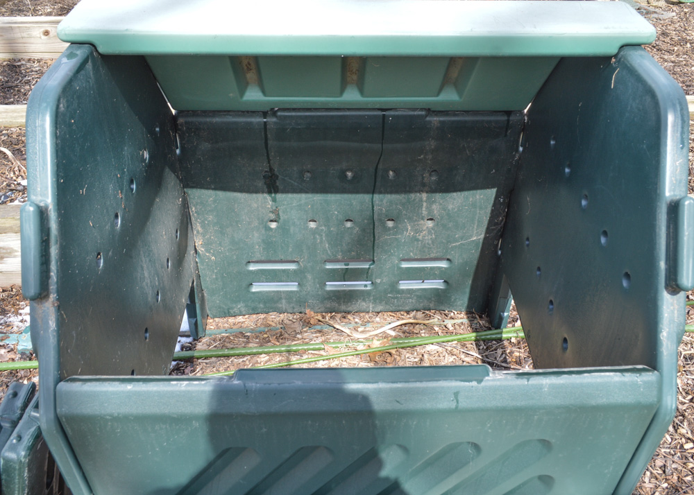 Rubbermaid Composting Bin