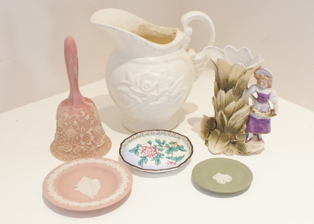 Six Pieces of Enamel Wear and Pottery, Hull and Wedgwood