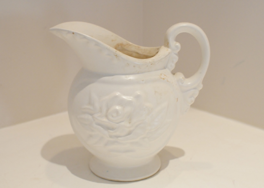 Six Pieces of Enamel Wear and Pottery, Hull and Wedgwood