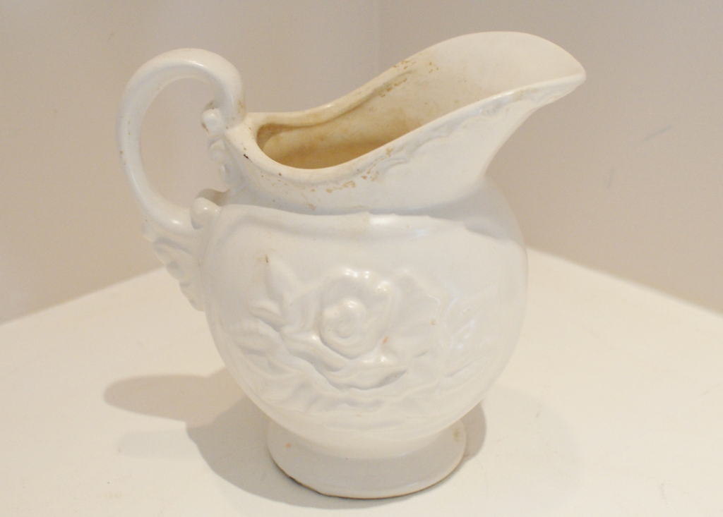 Six Pieces of Enamel Wear and Pottery, Hull and Wedgwood