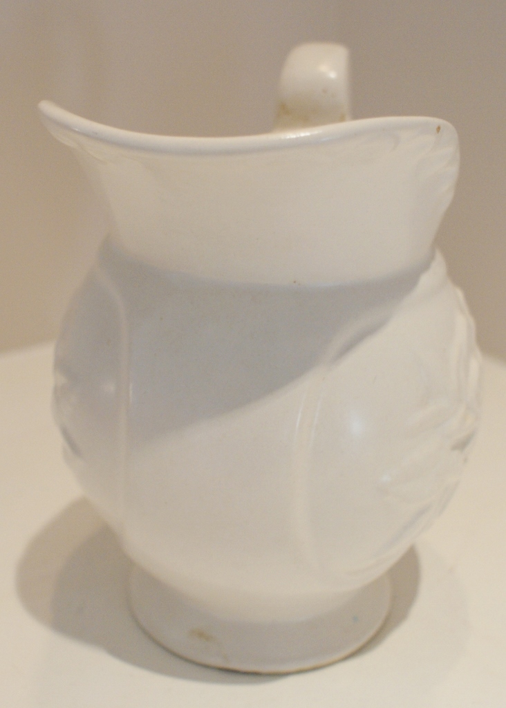 Six Pieces of Enamel Wear and Pottery, Hull and Wedgwood