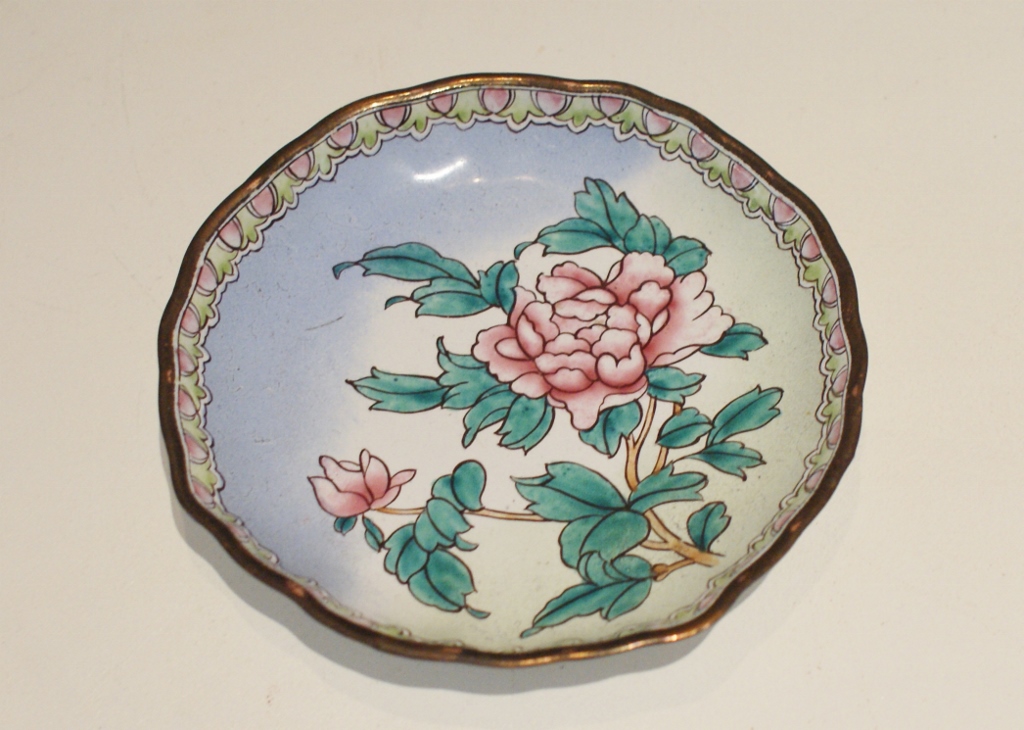 Six Pieces of Enamel Wear and Pottery, Hull and Wedgwood