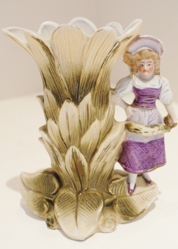 Six Pieces of Enamel Wear and Pottery, Hull and Wedgwood