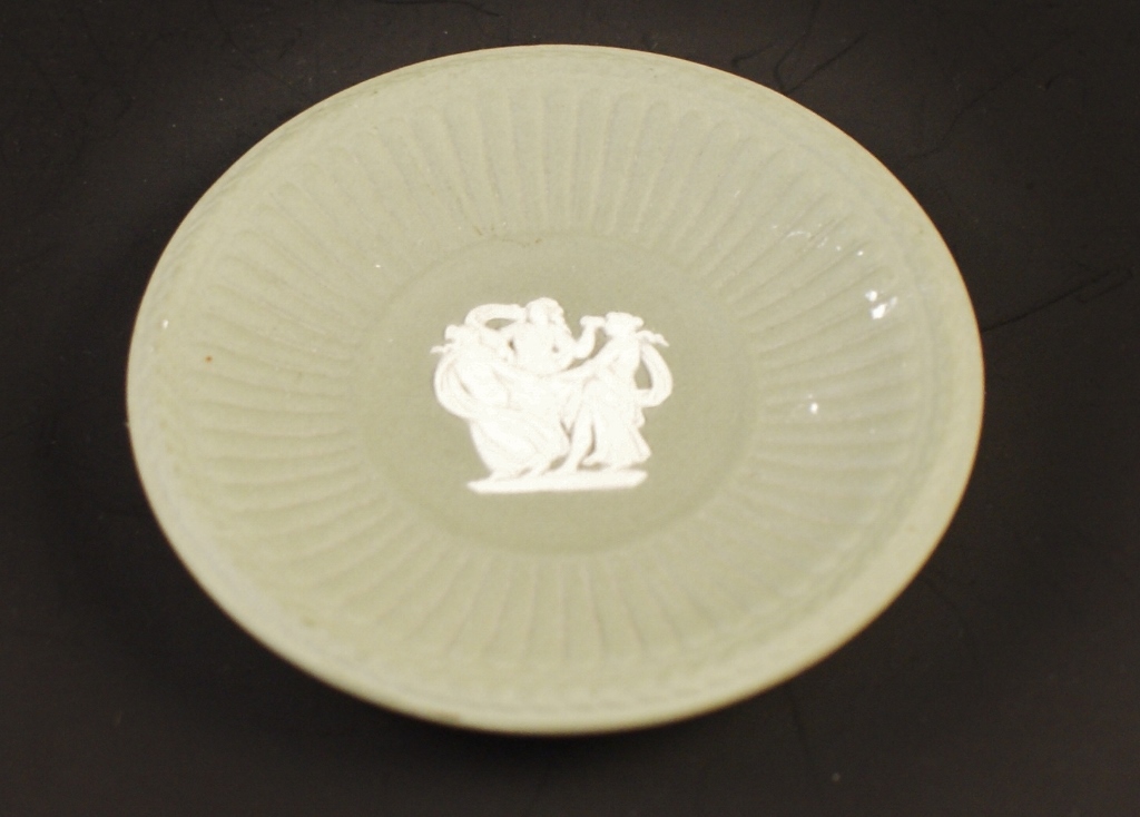 Six Pieces of Enamel Wear and Pottery, Hull and Wedgwood