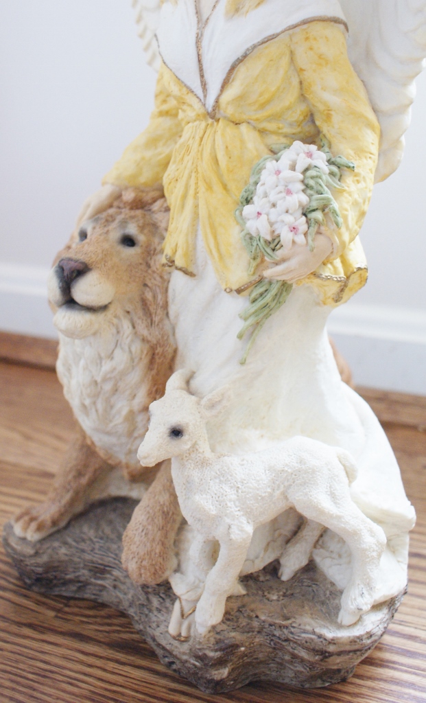 Pair of United Designs Resin Angel Statues